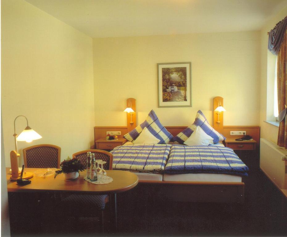 Hotel Zur Krone Birresborn Habitación foto